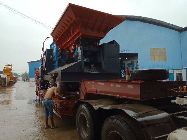 輪胎式移動破碎站老板來提貨啦?。?！